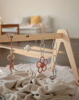 RATTLE DAISY TEETHER - dusty rose