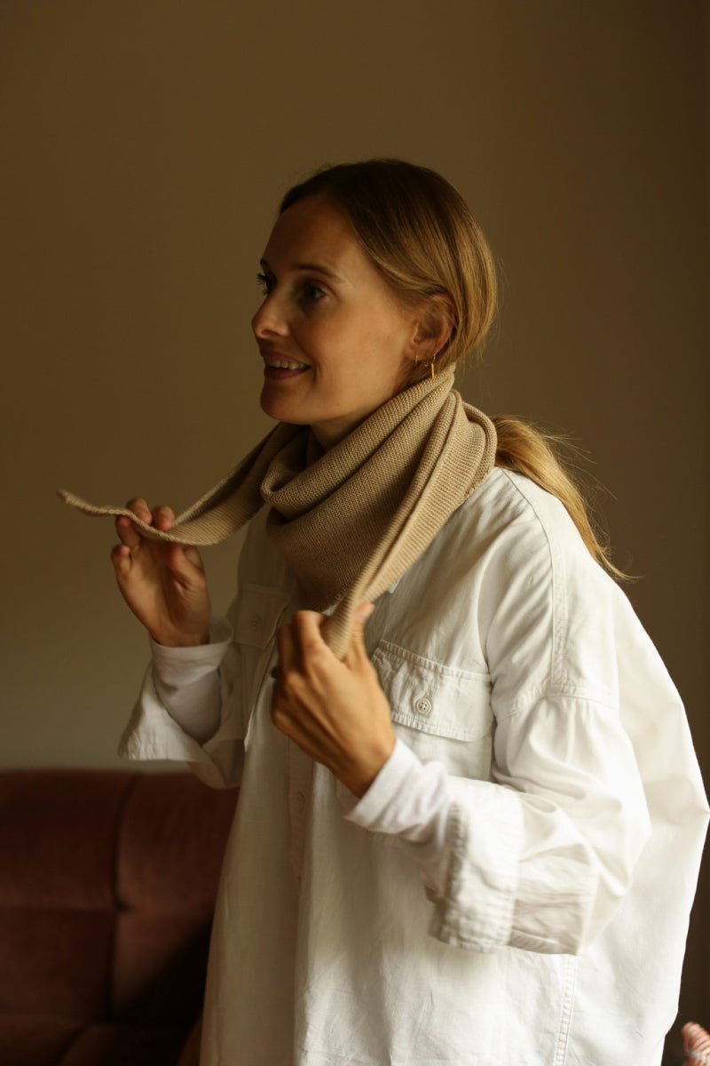 TRIAGLE SCARF JOSEPHINA - Sand