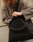 BLACK PUFFY MOM BAG