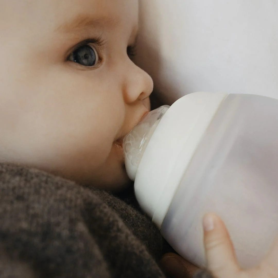 Élhée Milk Bottle - 240ml medium flow