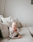 RATTLE DAISY TEETHER - dusty rose
