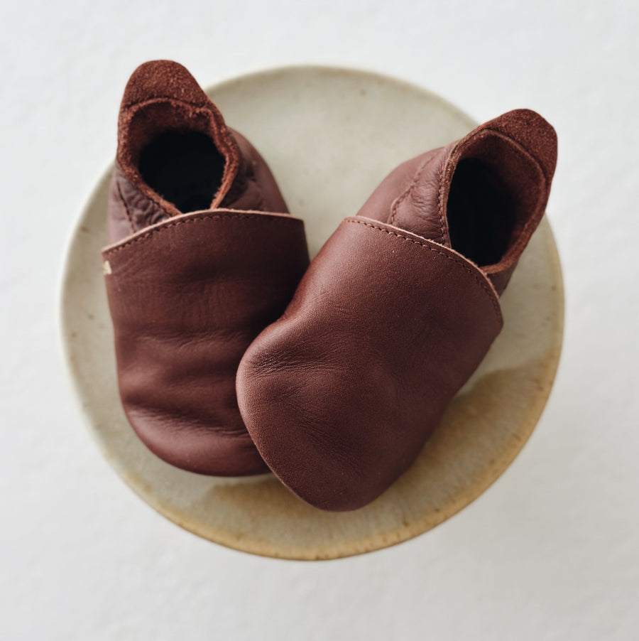 SOFT SOLE SHOE - TOFFEE