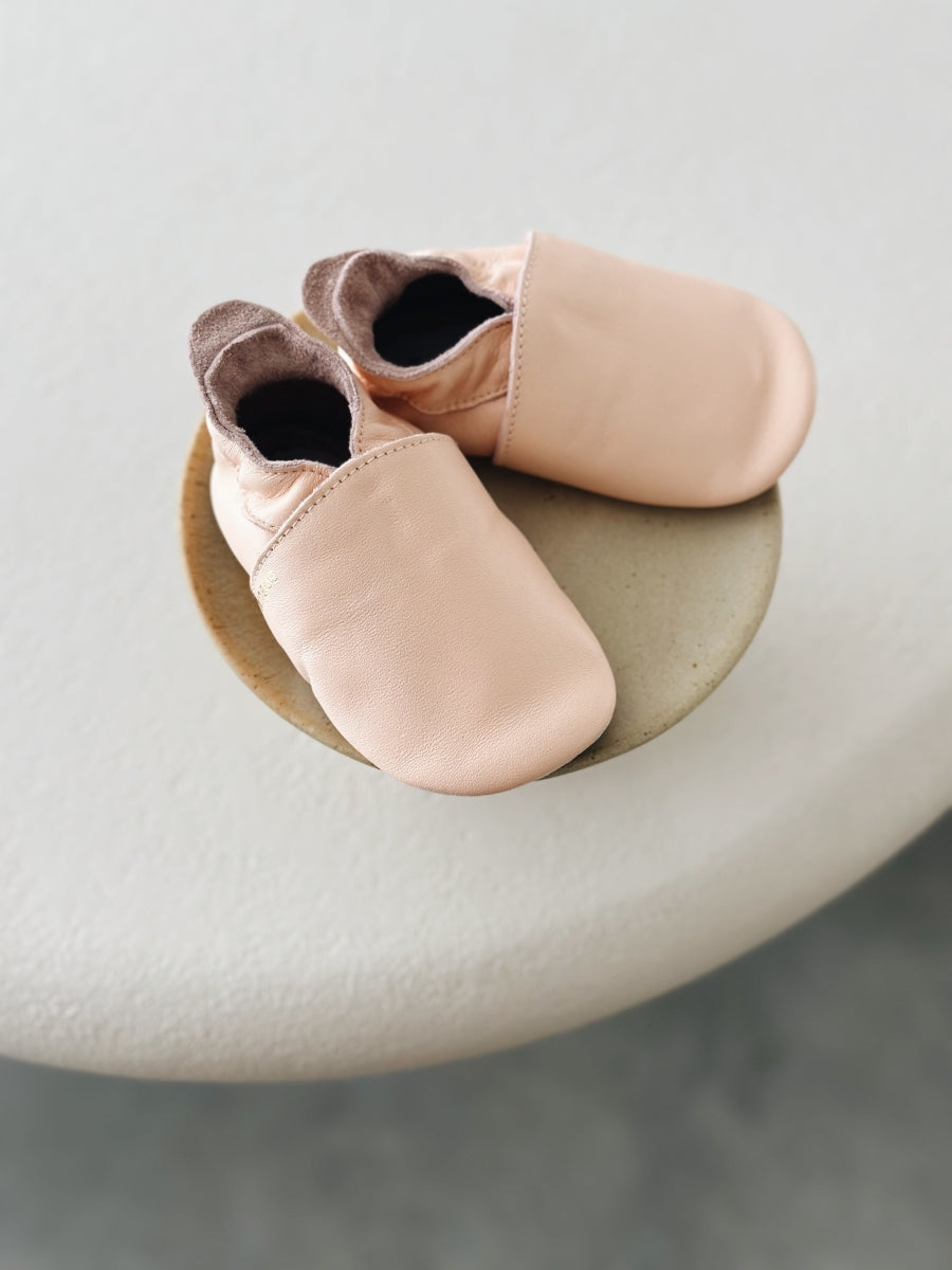 SOFT SOLE SHOE - SOFT CARAMEL