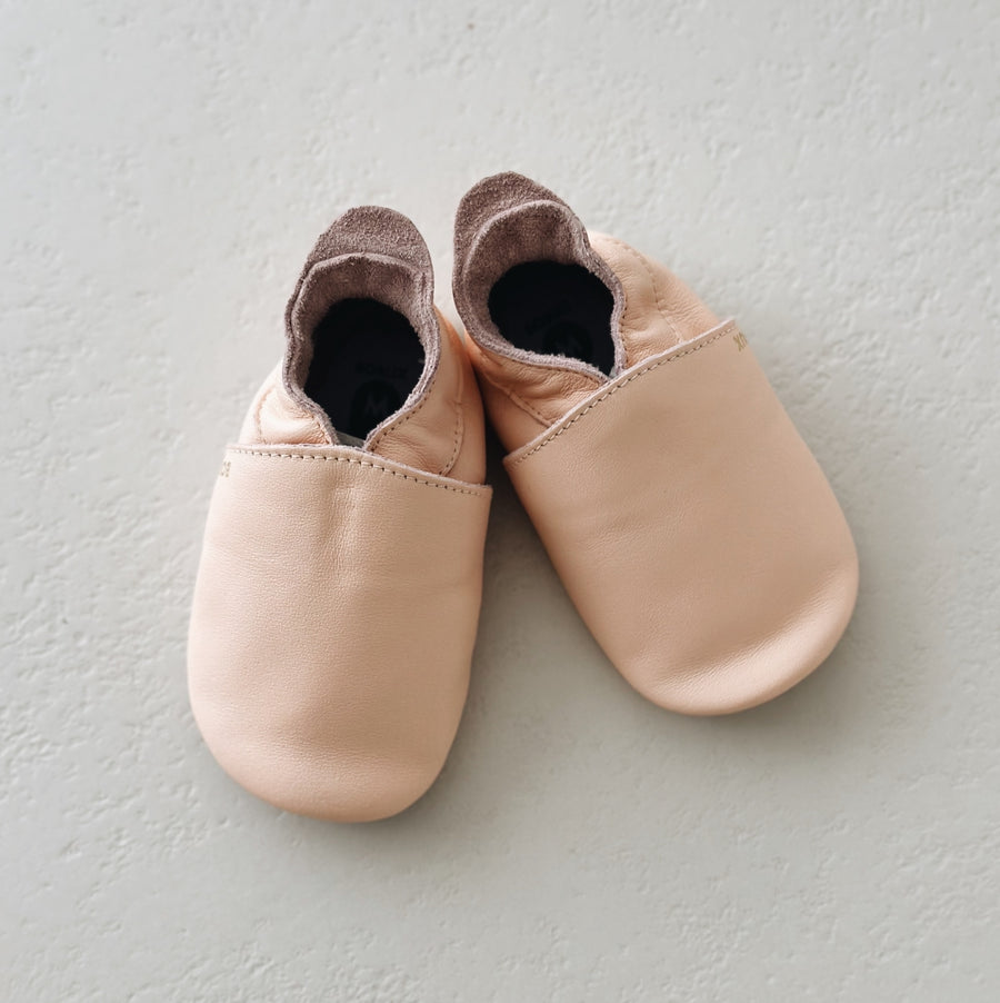 SOFT SOLE SHOE - SOFT CARAMEL