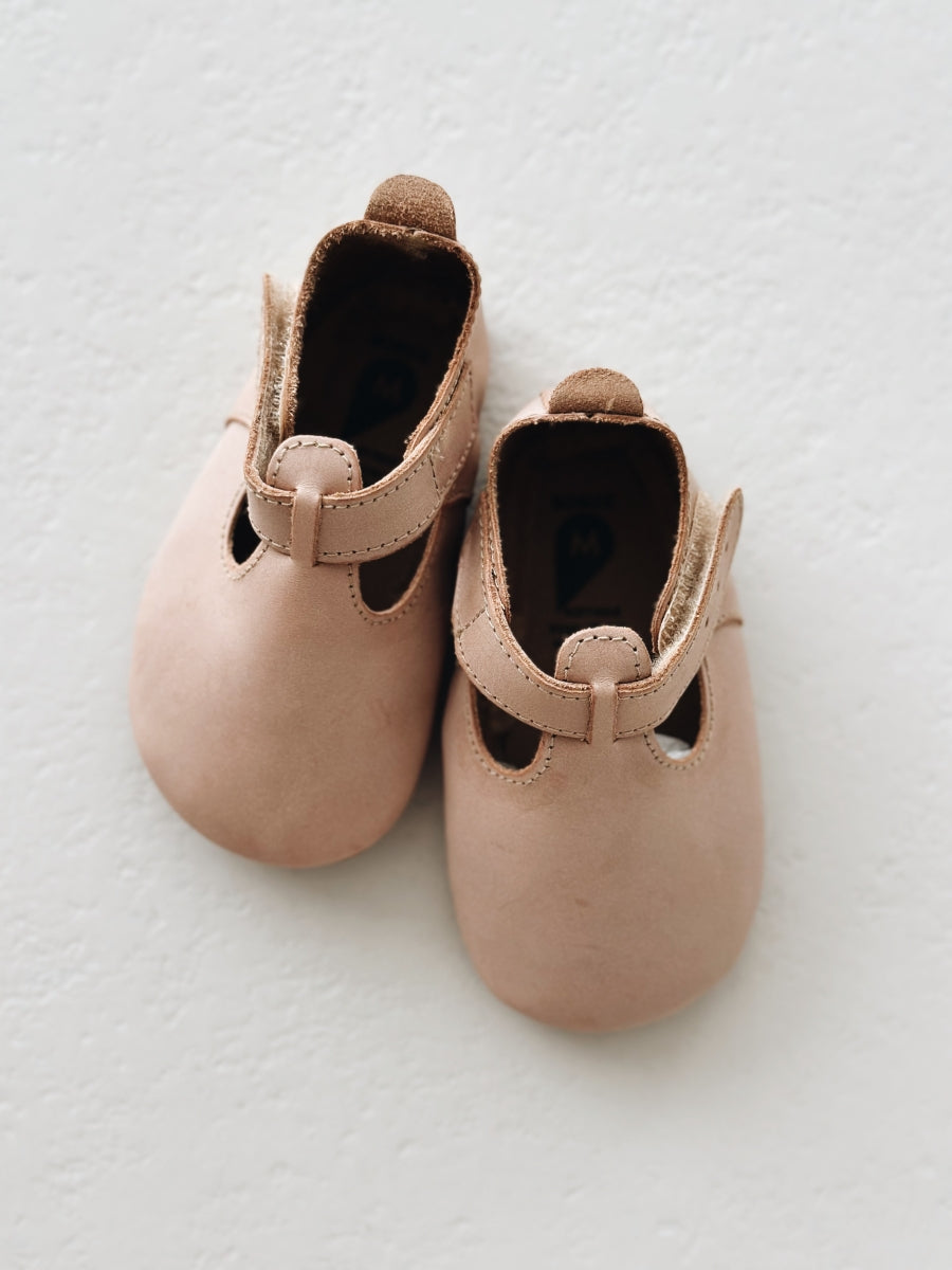 SOFT SOLE SHOE - SOFT CARAMEL