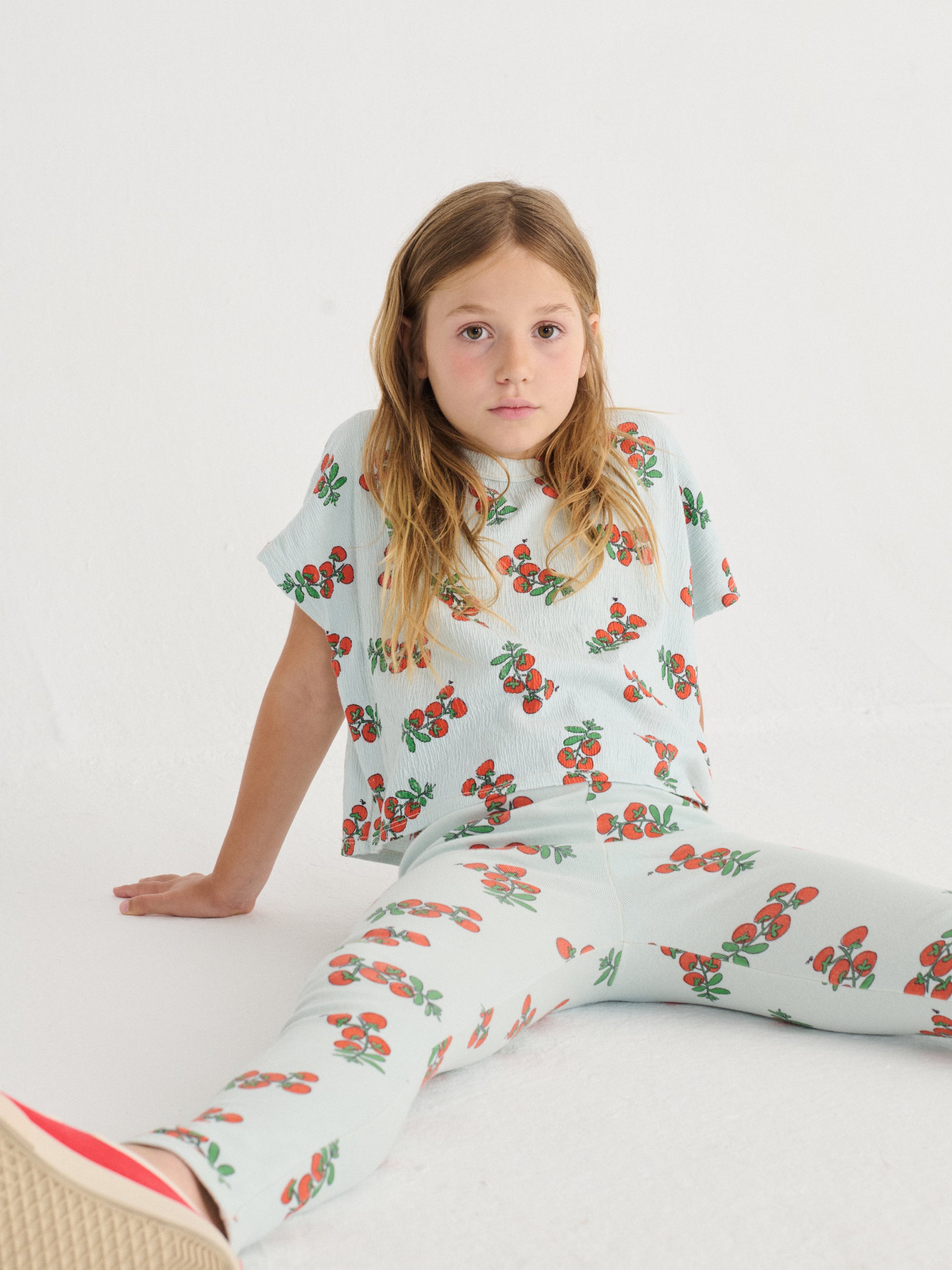 Juicy Tomatoes all over cropped T-shirt - KIDS