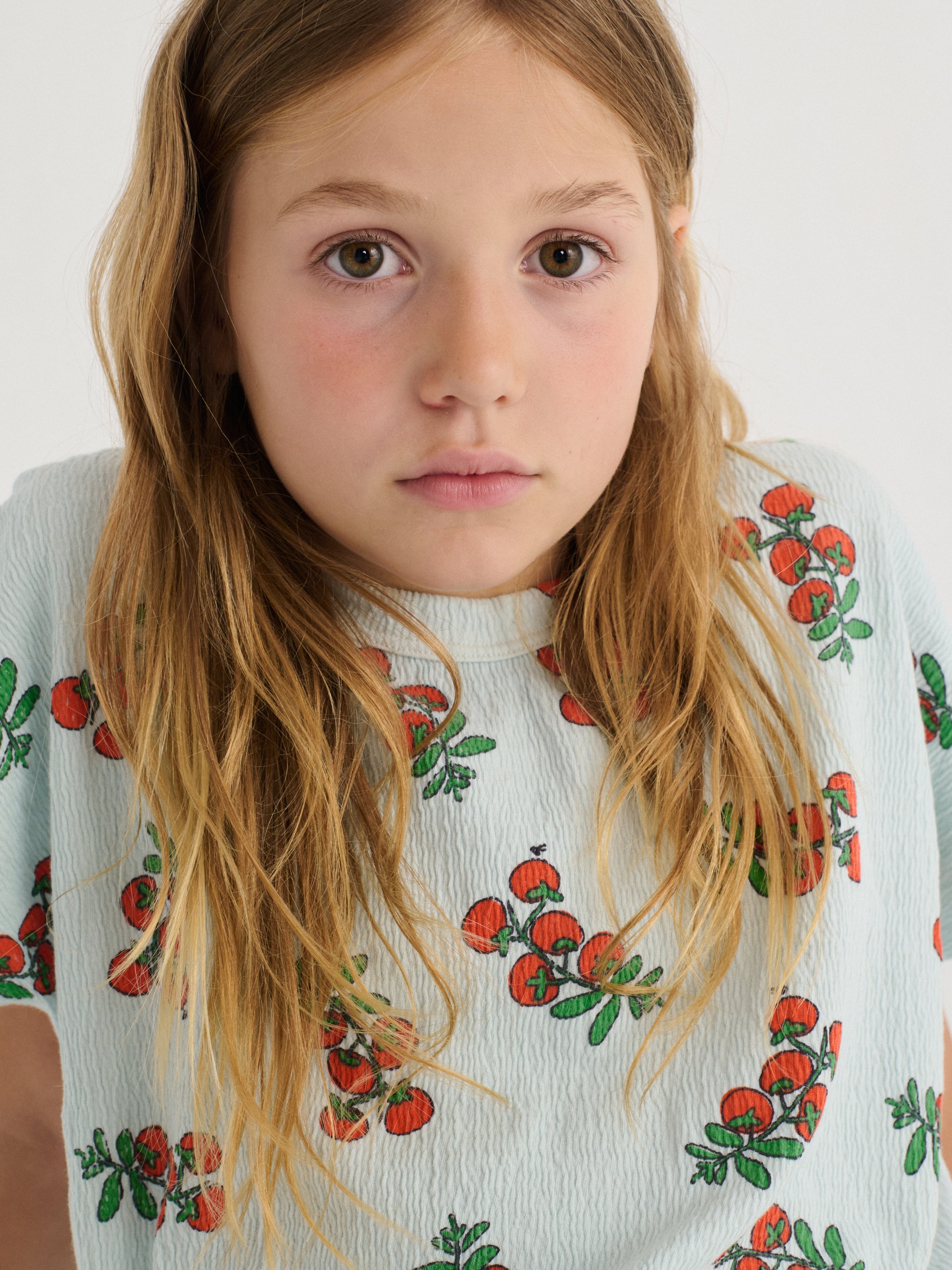Juicy Tomatoes all over cropped T-shirt - KIDS
