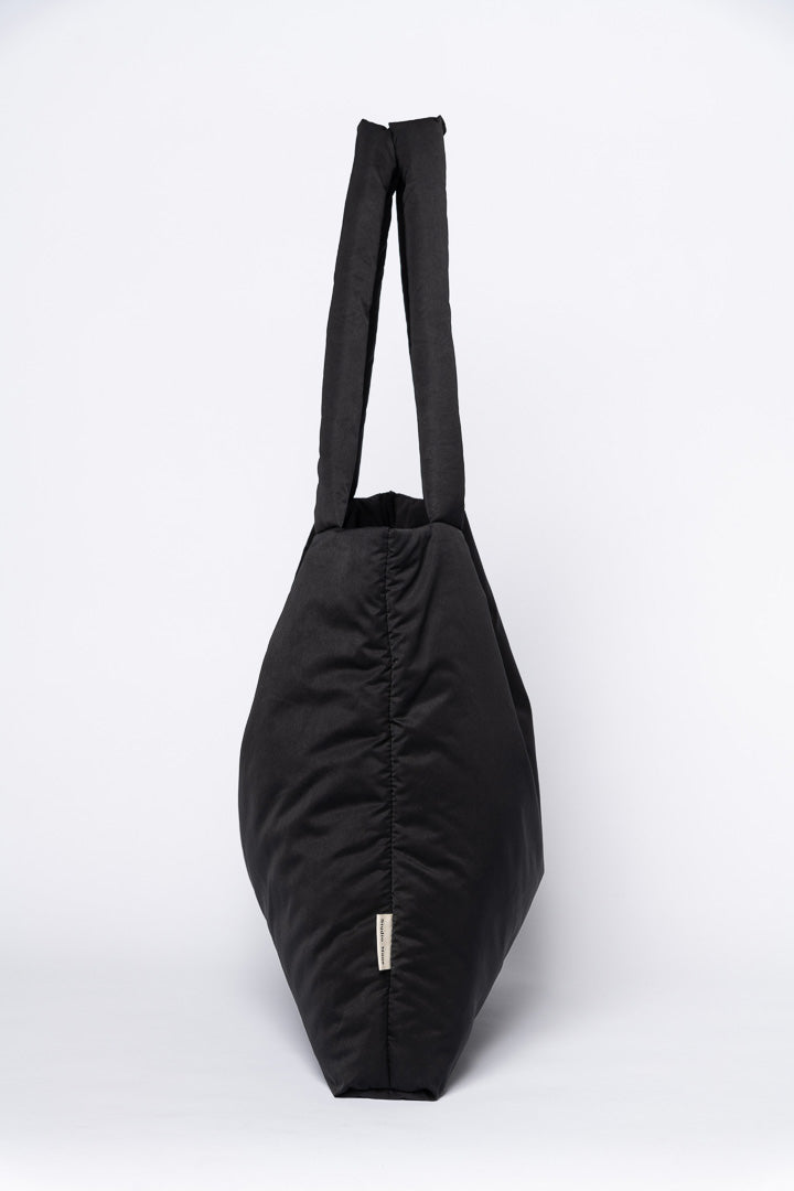 BLACK PUFFY MOM BAG