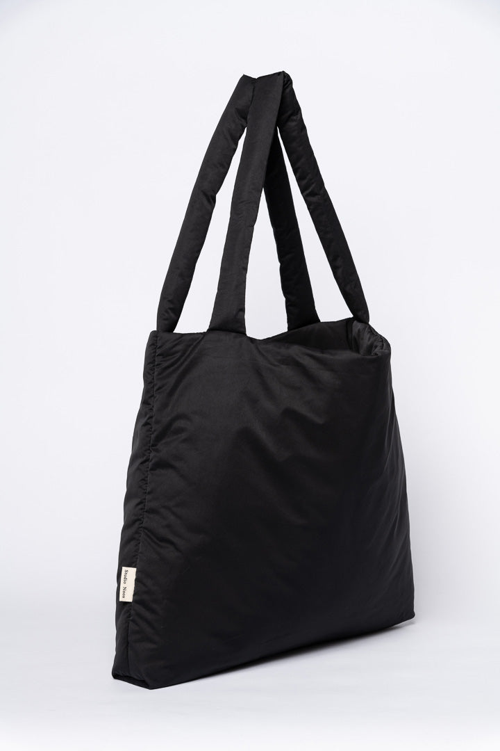 BLACK PUFFY MOM BAG