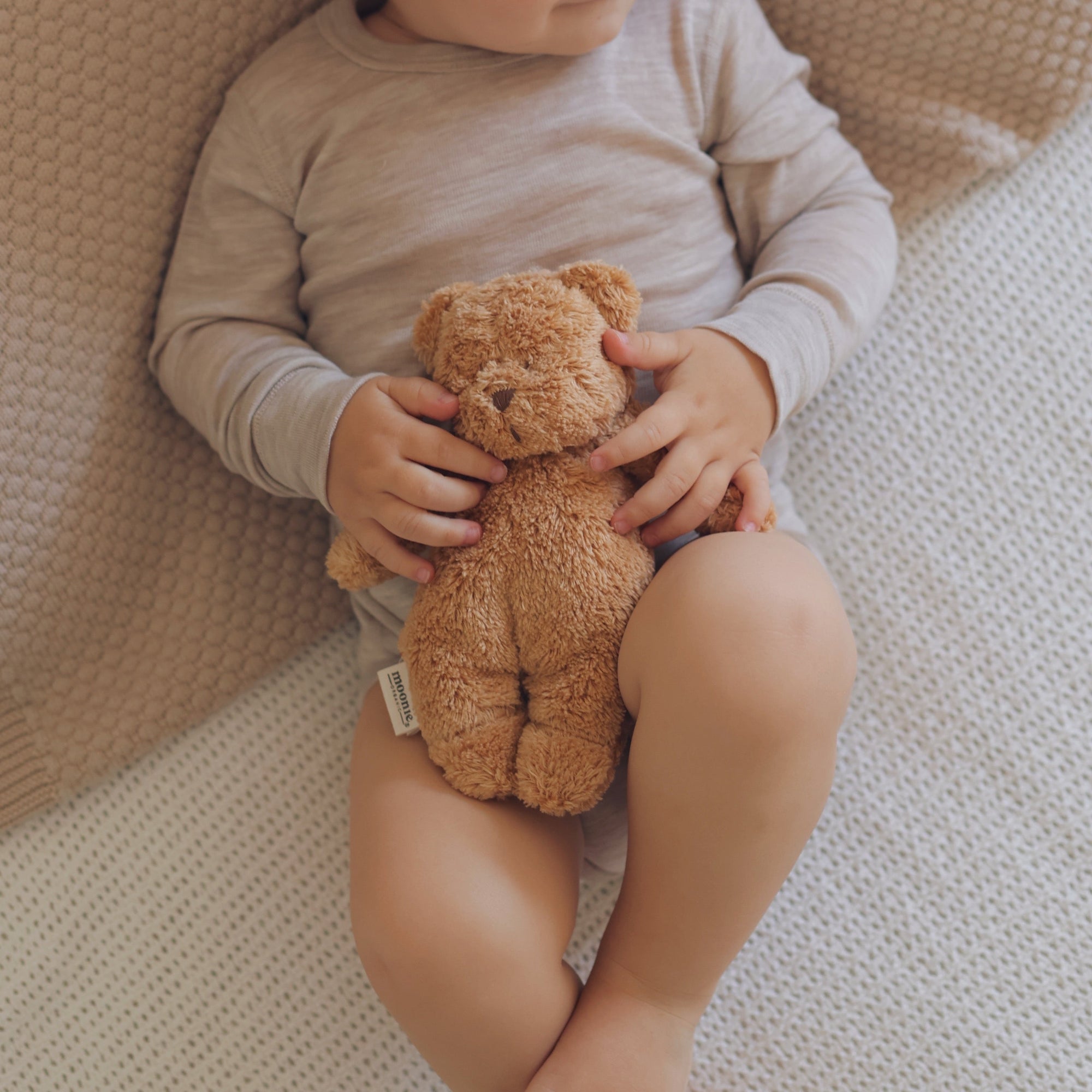 MOONIE Sensory Little Teddy – Cappuccino