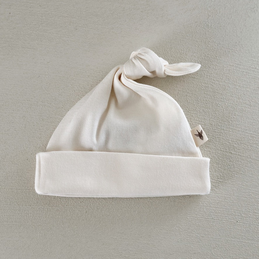 KNOTTED HAT - CREMA