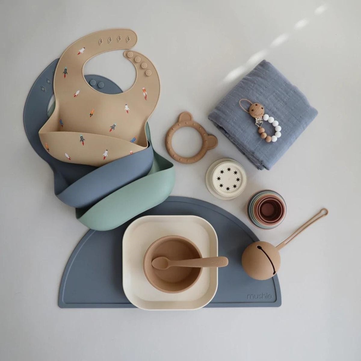 SILICONE BIBS